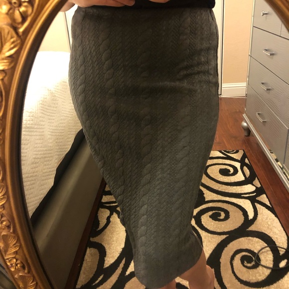 Beautiful stretchy skirt! - Picture 3 of 10